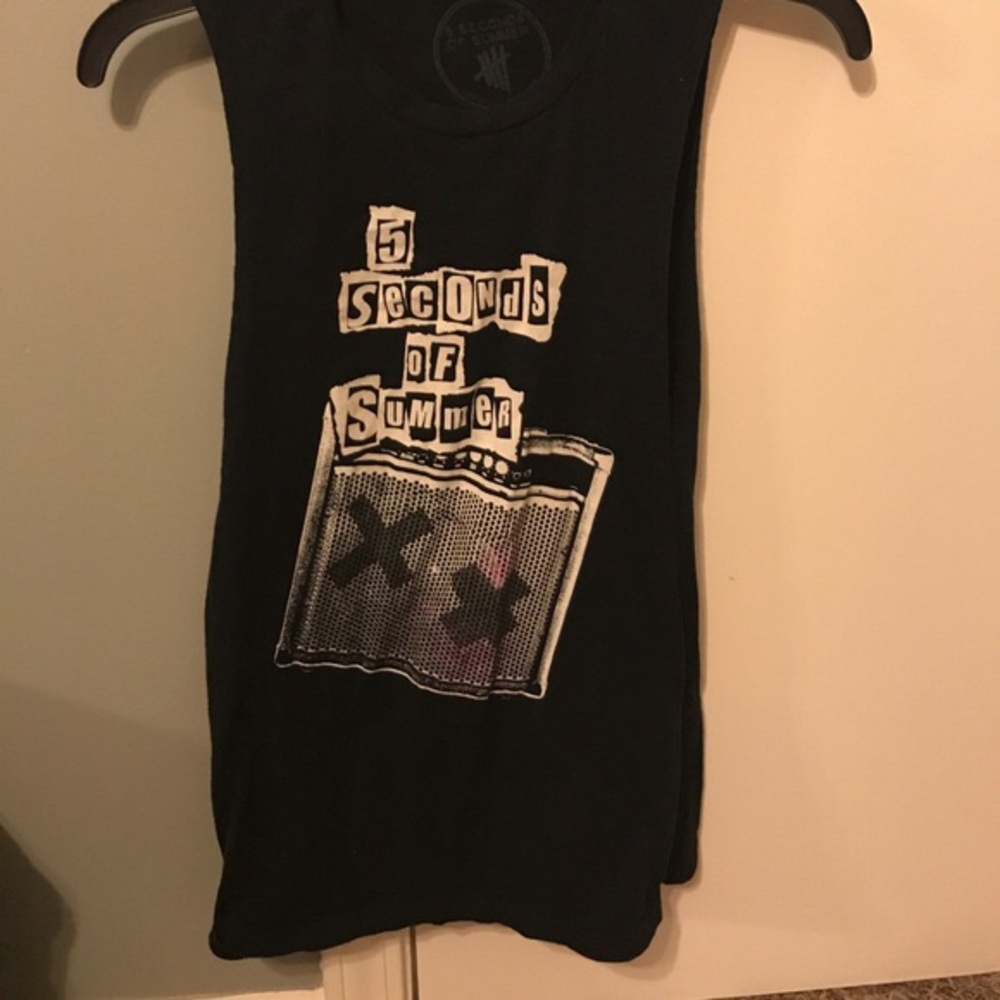 5sos black tank